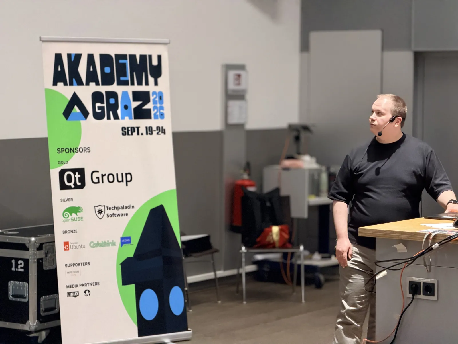 Eike Hein talking about exploring the great pyramids with KDE technology